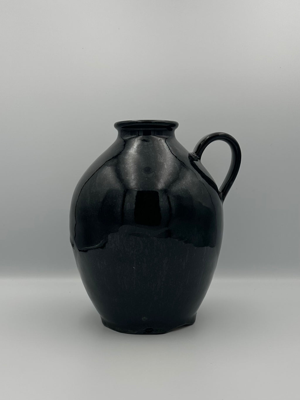 Handled Moon Jar - Glossy Black