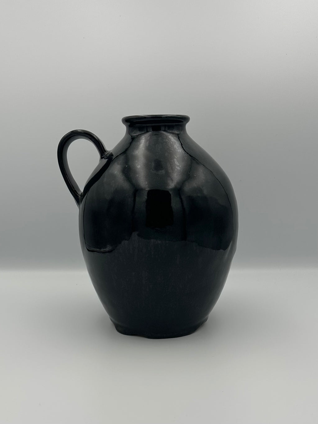 Handled Moon Jar - Glossy Black