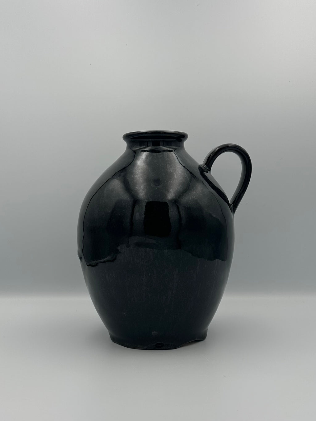 Handled Moon Jar - Glossy Black